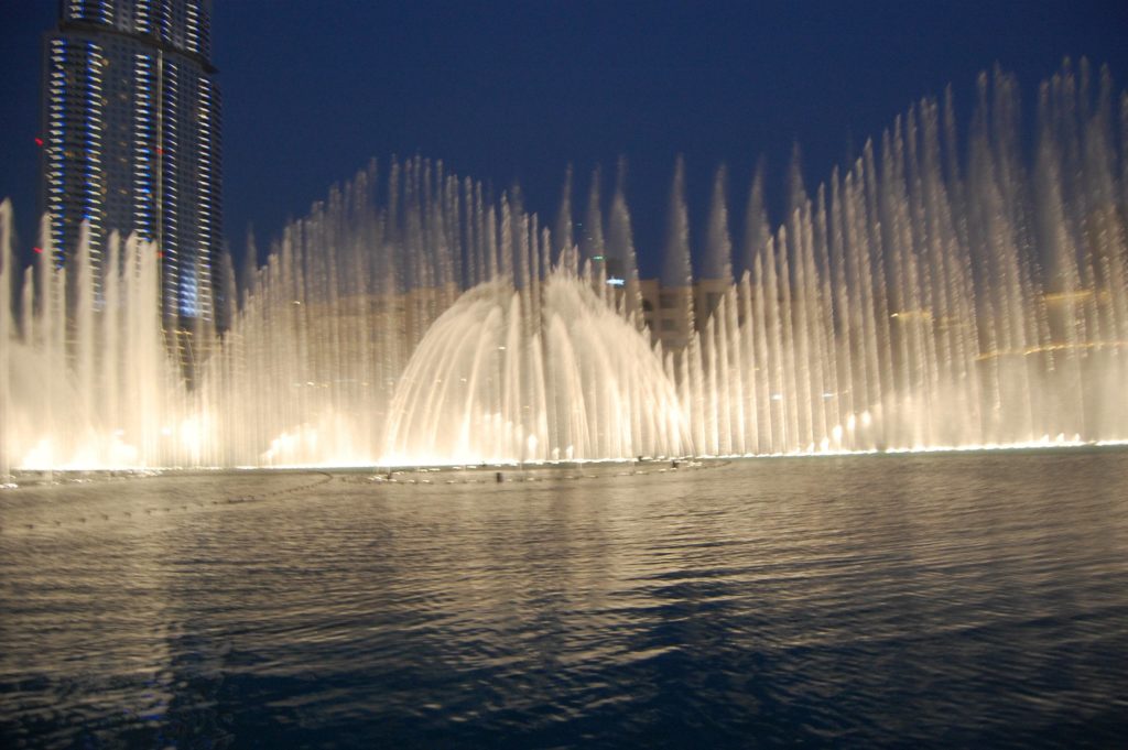 Dubai Fountain - Wasserspiele Downtown Burj Khalifa Tipps
